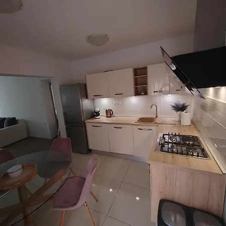 アパート And Pool Luminous