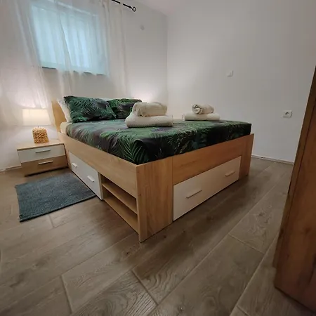 Apartments&pool Luminous Appartement