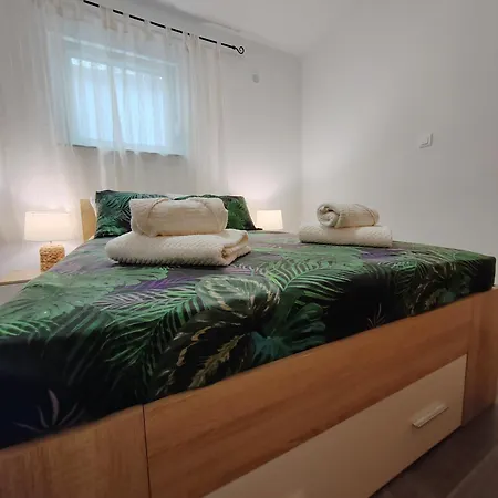 Apartments&pool Luminous Appartement *
