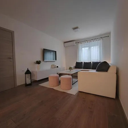 Appartement Apartments&pool Luminous *