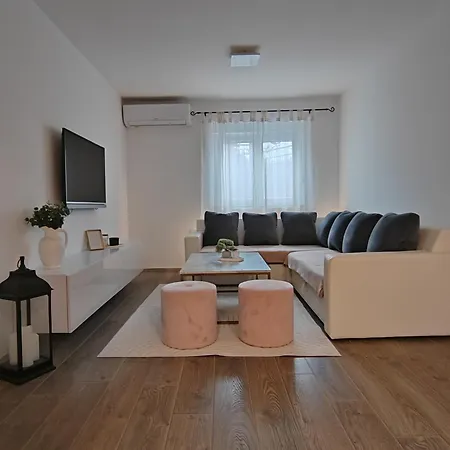 Apartments&pool Luminous