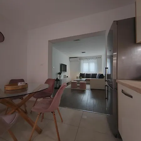 Appartement Apartments&pool Luminous *