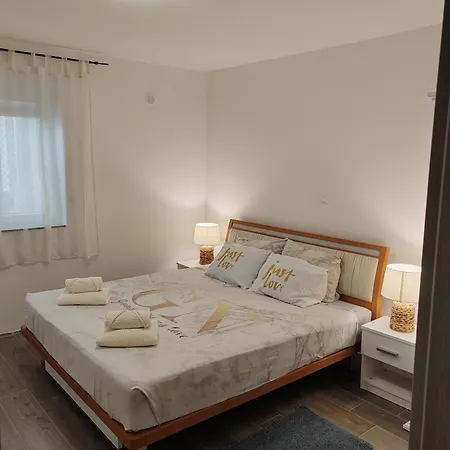 Apartments&pool Luminous Appartement *
