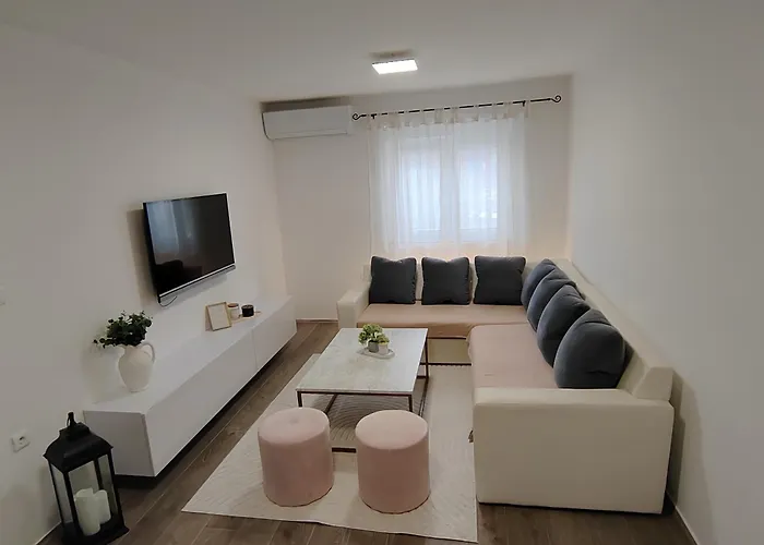 Apartments&pool Luminous