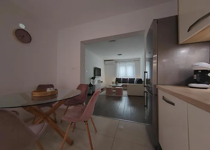 Appartement Apartments&pool Luminous *