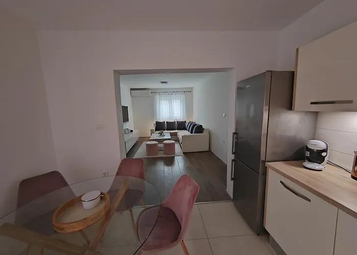 Appartement Apartments&pool Luminous *