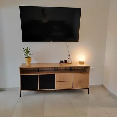 And Pool Luminous Apartman Pula