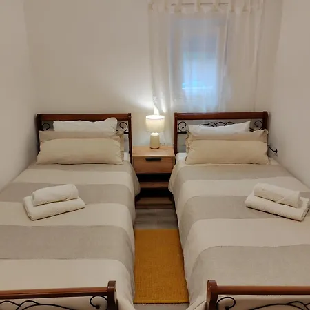 Apartman And Pool Luminous