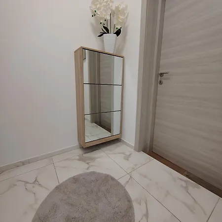 Apartman And Pool Luminous