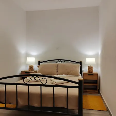 Apartman And Pool Luminous Pula