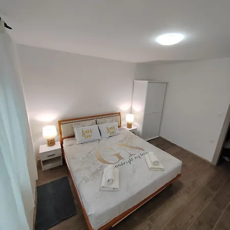 And Pool Luminous Apartman *