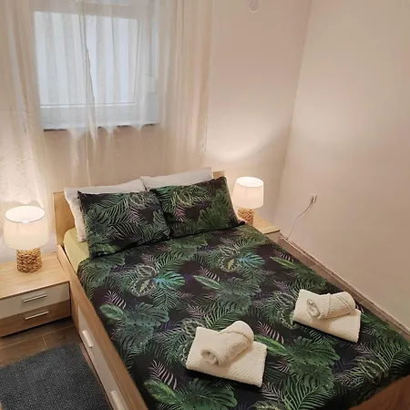 And Pool Luminous Apartman Pula