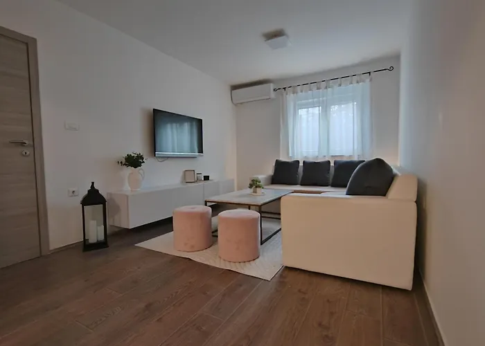 Lägenhet And Pool Luminous Pula