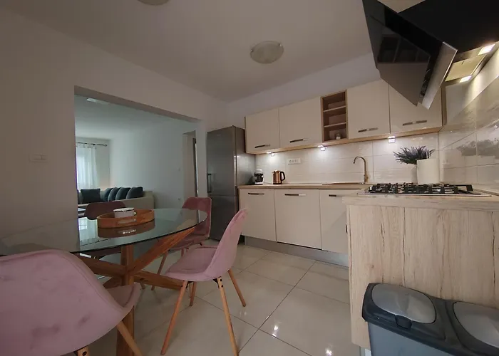 Lägenhet And Pool Luminous Pula