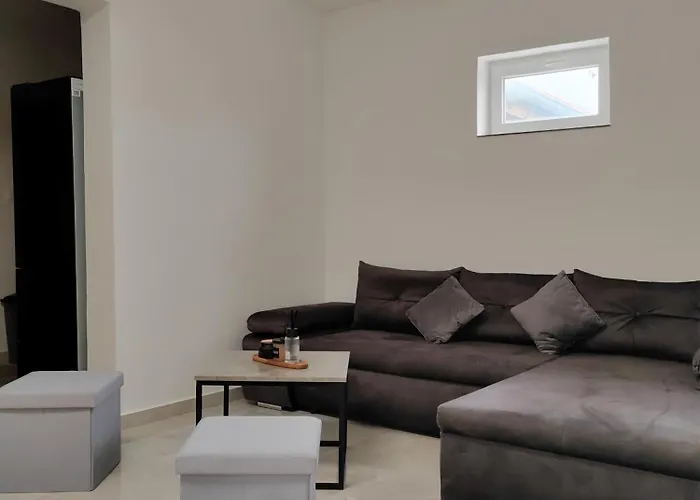 Lägenhet And Pool Luminous Pula