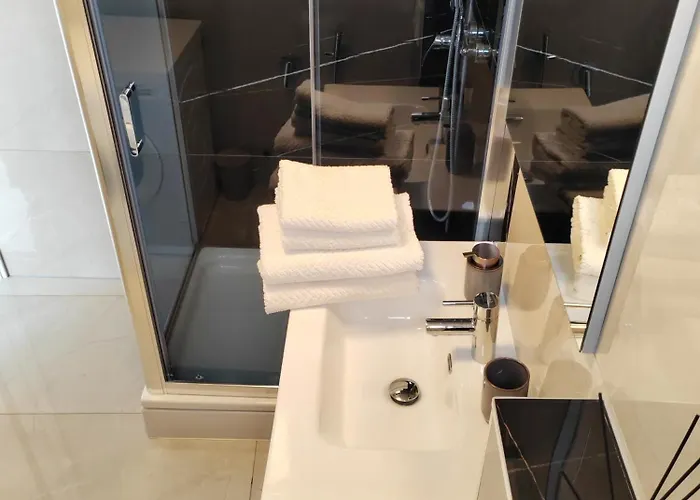 Lägenhet And Pool Luminous *