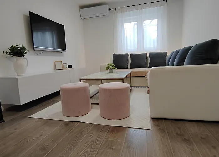 Lägenhet And Pool Luminous Pula