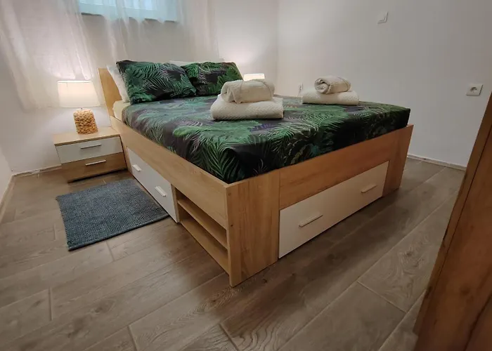 And Pool Luminous 普拉