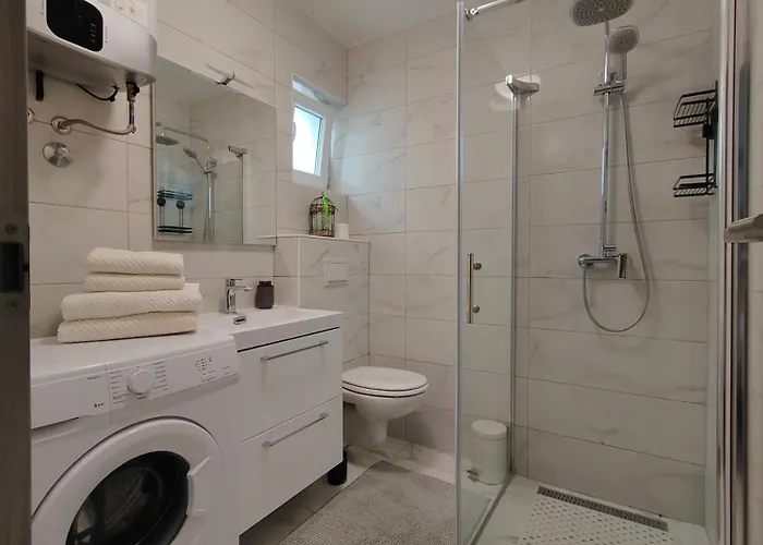 And Pool Luminous 普拉